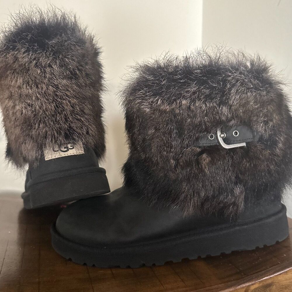 UGG Black Fur Winter Boots Women's Size 5 Sheepskin Cozy Snow Cold Weather